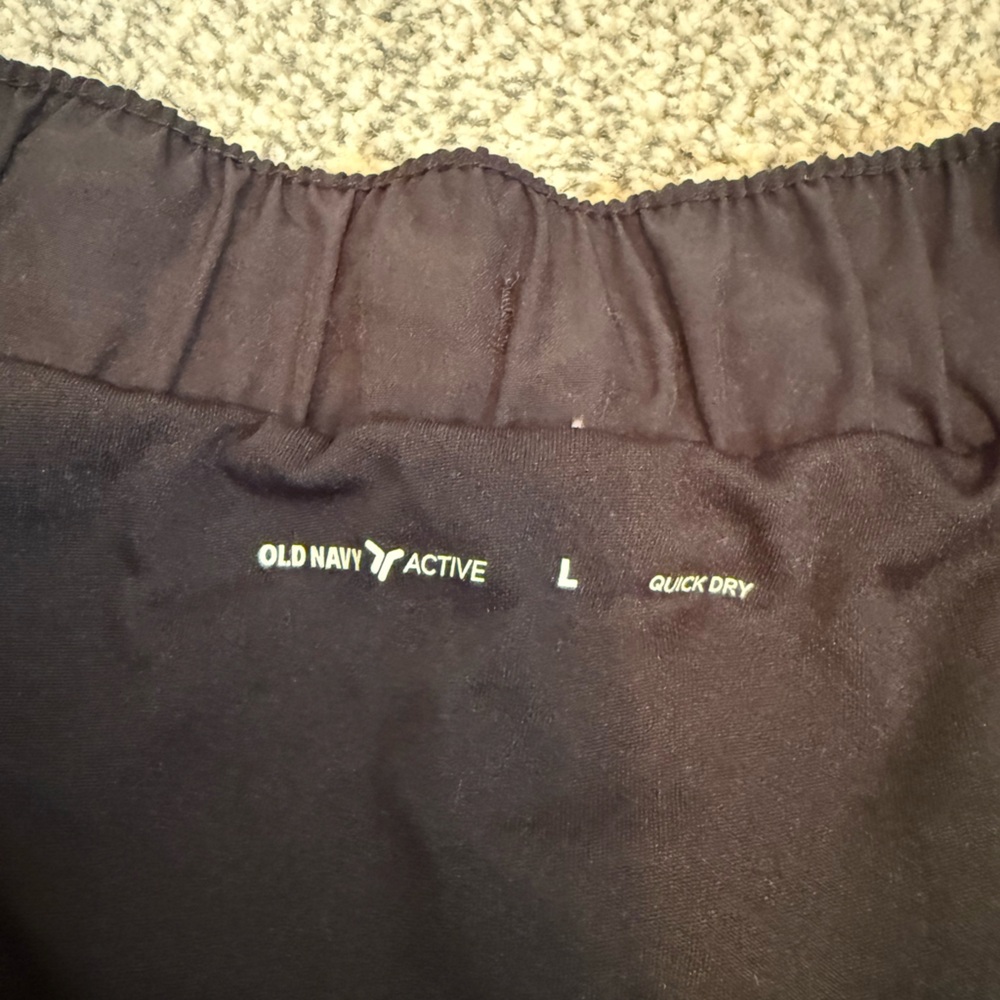Old Navy Black Women's Athletic Shorts - Picture 2 of 2